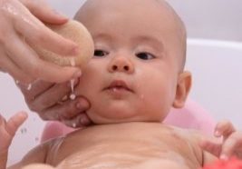 How-Often-Should-You-Bathe-A-Newborn-And-Safety-Tip-910x1024.jpg