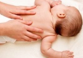 Scoliosis-In-Babies-Signs-Causes-And-Treatment1-910x1024.jpg